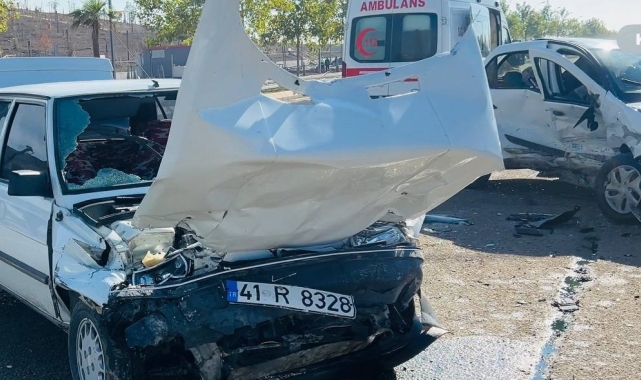 Şanlıurfa'da iki otomobil çarpıştı: 2 yaralı