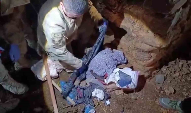 Şanlıurfa'da silah kaçakçılarına operasyon: 2 el bombası ile uzun namlulu silahlar ele geçirildi