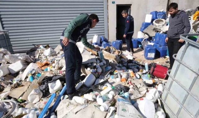 Şanlıurfa'da tonlarca sahte zirai ilaç ve gıda ürünü ele geçirildi