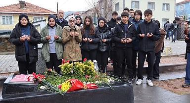 Şehit Aybüke öğretmen mezarı başında dualarla anıldı