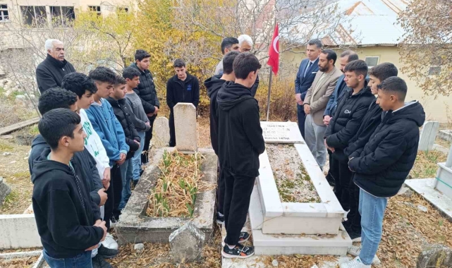 Şehit öğretmen Yaşar Uytun, kabri başında anıldı