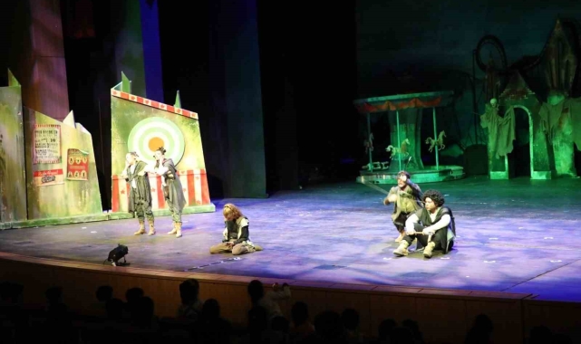 Şehitkamil'den çocuklara tiyatro şenliği