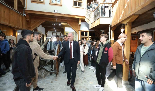 Şehre yeni gelen üniversite öğrencileri İnegöl'ü tanıyor