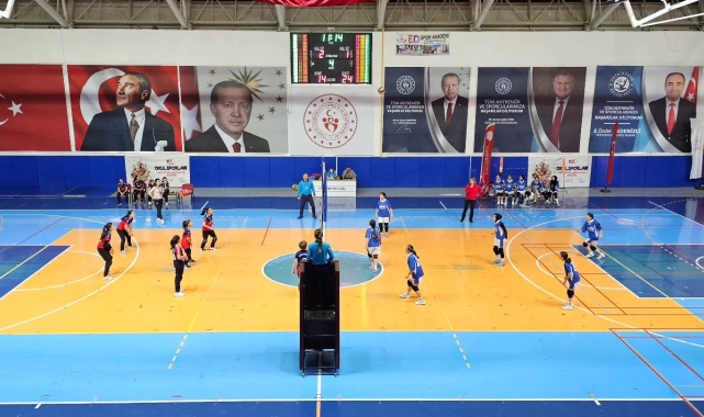 Seydikemer'de yıldız kızlar voleybol ilçe seçmeleri başladı