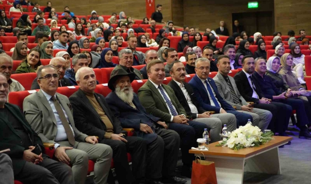 Şiir severler Ergan Şiir Akşamları programında buluştu