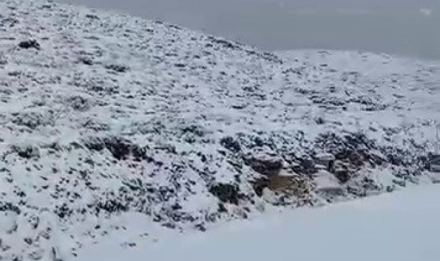 Siirt'te mevsimin ilk karı yağdı