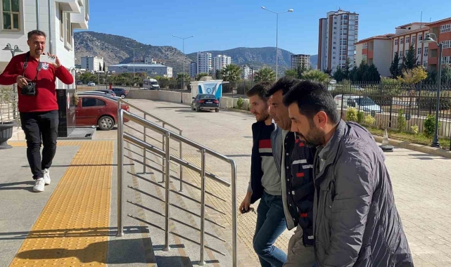 Silahla sokak ortasında eşini vuran şahıs tutuklandı