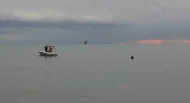 Silivri'de dondurucu havaya aldırmayıp su kayağı yaptılar: Onlara tüm aylar Temmuz