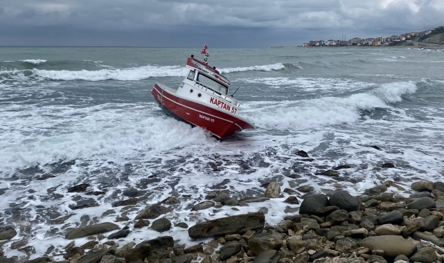 Sinop'ta balıkçı teknesi karaya oturdu