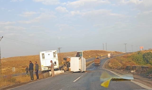 Şırnak'ta tır devrildi: 1 yaralı