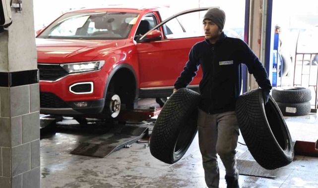 Sivas'ta lastikçilerde yoğun mesai