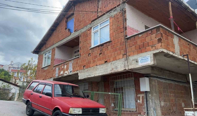Sosyal yardımlarla geçinen karısını cezaevinden izinli çıkıp öldürdü
