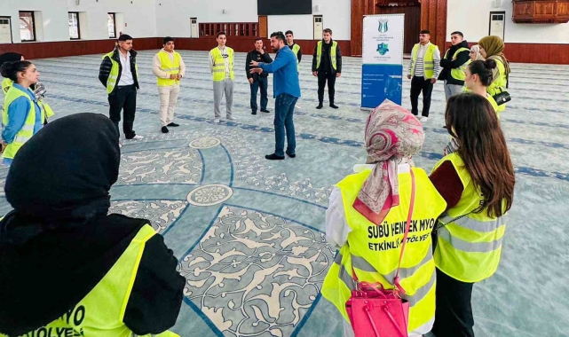 SUBÜ öğrencileri Rasimpaşa Camii'ni temizledi