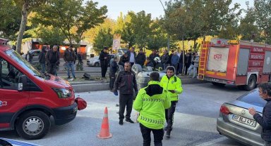 Sürücüsünün direksiyon hakimiyetini kaybettiği otomobil takla attı