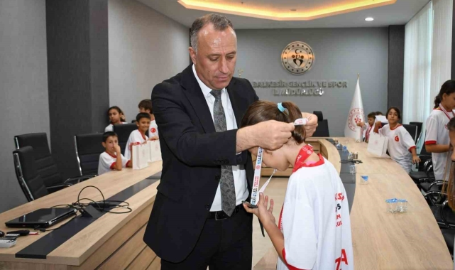 Taekwondo ve Yüzme Sporcuları, Balıkesir'de Ödüllendirildi
