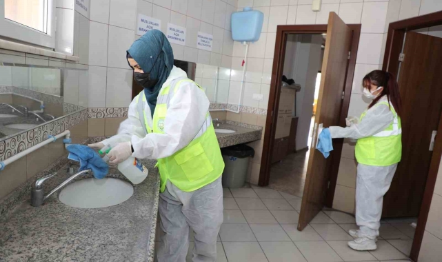 Talas'ta okul temizlikleri tüm hızıyla sürüyor