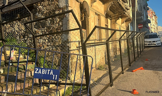 Tarihi bina çevresinde güvenlik önlemi alındı
