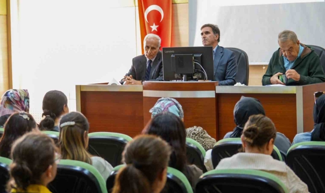 Tarsus'ta 'İpek Böcekçiliği Yetiştiriciliği' semineri' düzenlendi