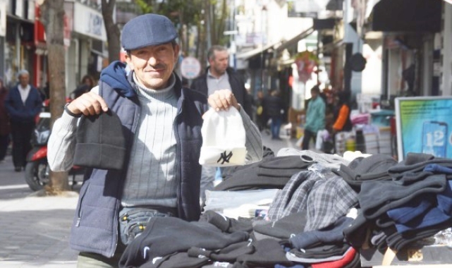 Tavşanlı'da kışlık giysiler tezgahlarda yerini almaya başladı