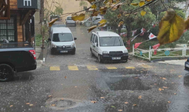 Tekirdağ'da fırtına ve şiddetli yağış hayatı felç etti