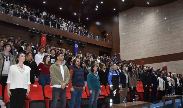 Tekirdağ'da üniversitelilere kadına yönelik şiddetle mücadele eğitimi verildi