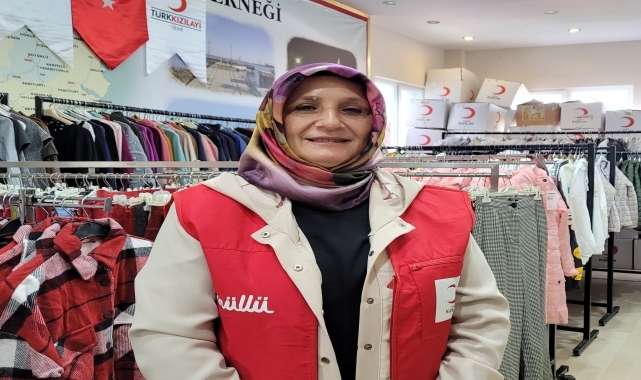 Tekkeköy'de Türk Kızılaydan ihtiyaç sahibi çocuklara kışlık kıyafet yardımı