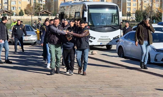 Teknik direktör cinayetinde 13 zanlı adliyede