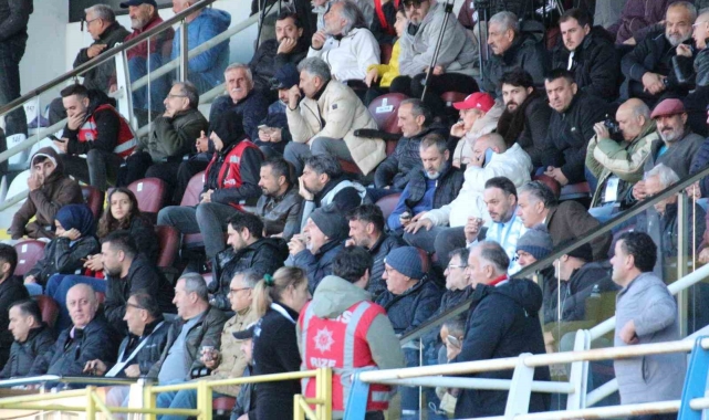 Teknik Direktör Palut, Pazarspor maçını tribünden izledi