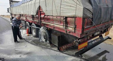 Tırdaki yangın tüpüyle itfaiye gelene kadar alevleri söndürdü