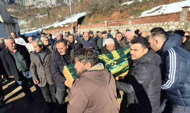 Tırın çarptığı gazeteci dualarla son yolculuğuna uğurlandı