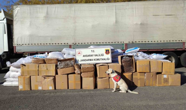 Tırın dorsesinde 1 ton 734 kilo kaçak tütün ele geçirildi