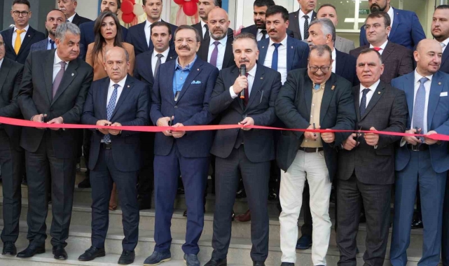 TOBB Başkanı Rifat Hisarcıklıoğlu'nun katılımıyla TOBB Edremit Körfez Özel Eğitim Uygulama Okulu törenle açıldı