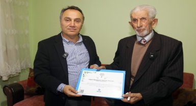 TOGÜ Rektörü Prof. Dr. Yılmaz, ilkokul öğretmenini evinde ziyaret etti