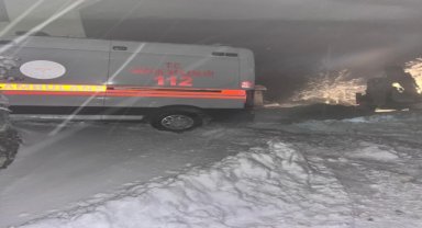 Tokat'ta köyde rahatsızlanan 2 hasta yolları açılarak hastaneye kaldırıldı