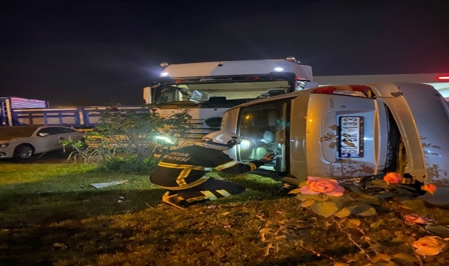 Tokat'ta park halindeki tıra çarpan otomobilin sürücüsü yaralandı