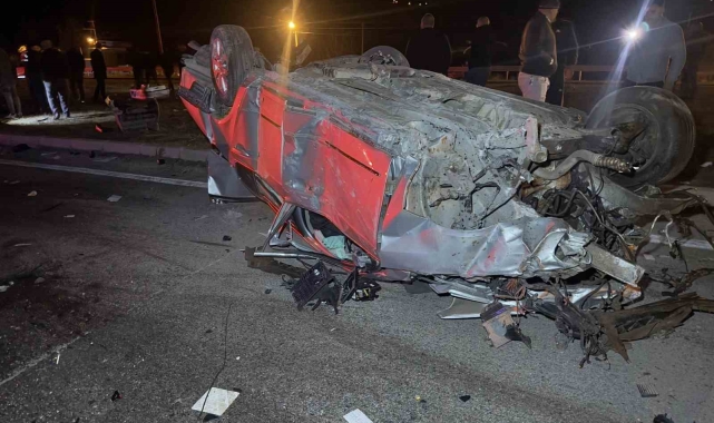 Tokat'ta otomobil traktöre çarptı: 5 yaralı