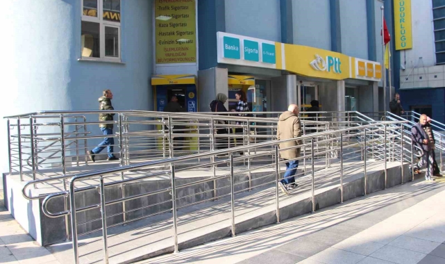 Trabzon'da PTT'den engellilere labirent gibi yol