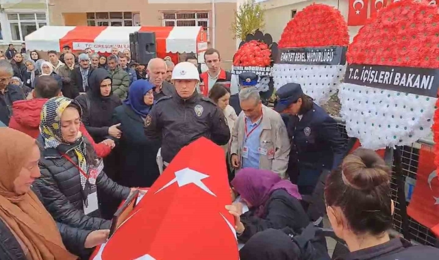 Trafik kazasında şehit olan polis memuru son yolculuğuna uğurlandı
