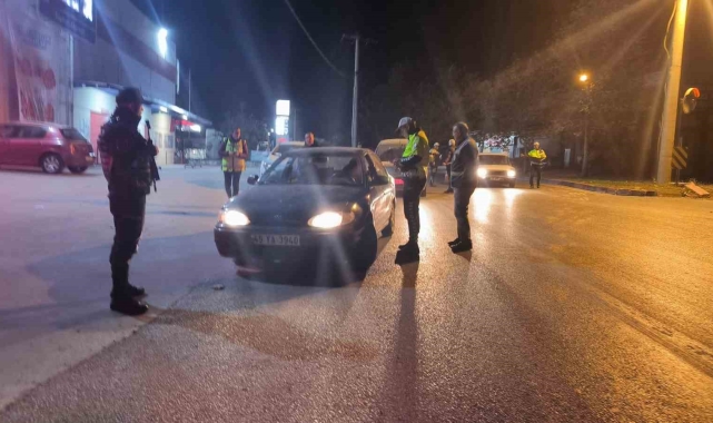 Turgutlu'da aranma kaydı bulunan 8 kişi yakalandı