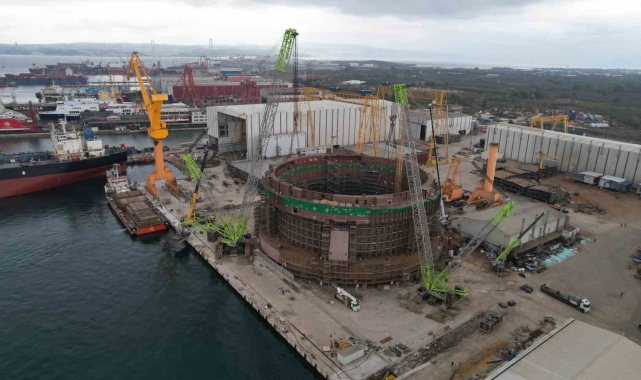 Türkiye'de ilk kez inşa edilen balık çiftliğinin 700'er tonluk son parçaları için dev operasyon
