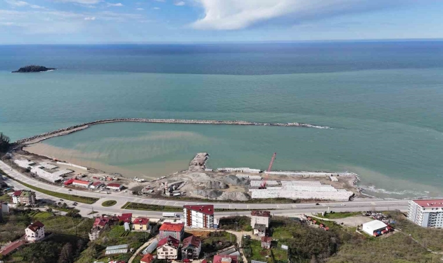 Türkiye'nin en büyük balıkçı barınağının yüzde 70'i tamamlandı
