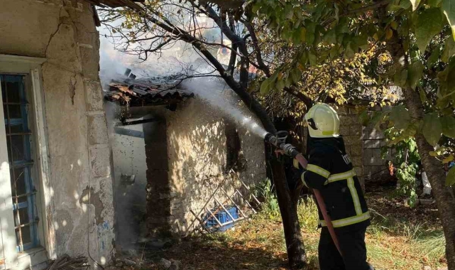 Ula'da metruk bina yangını