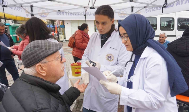 Üniversite öğrencileri halkın şeker ve tansiyonunu ölçtü