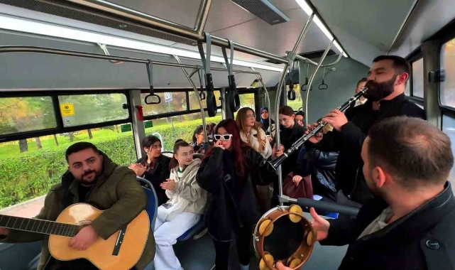 Üniversite öğrencilerine sınav öncesi müzikli süpriz