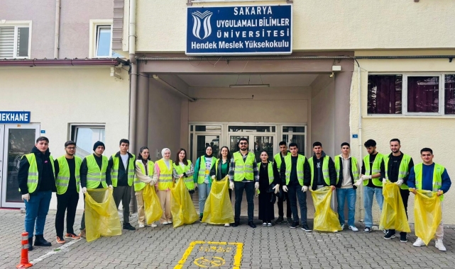 Üniversiteli öğrencilerden çevre temizliği