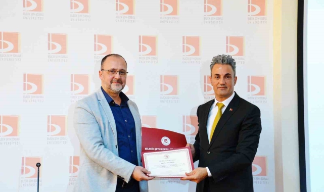 Üniversiteli öğrencilerine tarım hakkında bilgi verdi