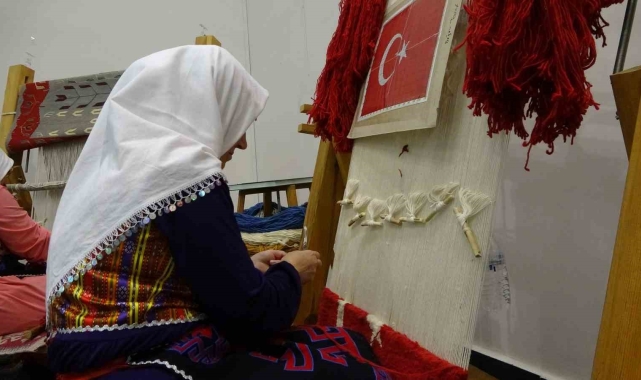 Uşak'ta "Türk Düğümlü Halılar Atlası" projesi semineri gerçekleşti