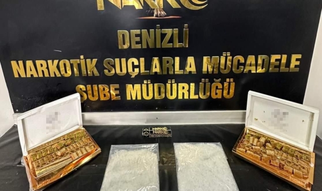 Üstü baklava ile kapatılmış tatlı kutuların içinden uyuşturucu çıktı