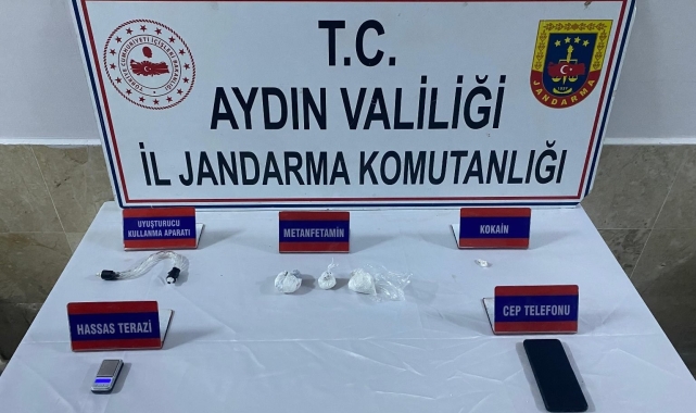 Uyuşturucu ile taksiye binen kadın, jandarmadan kaçamadı