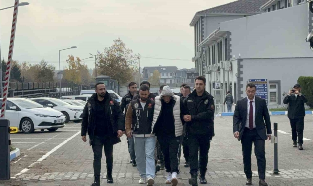 Uyuşturucu satıcıları adliyeye sevk edildi